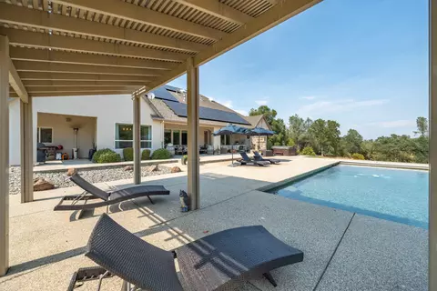 Exterior - 16107 Texas Springs Rd, Redding, CA 96001 photo 13 of 41