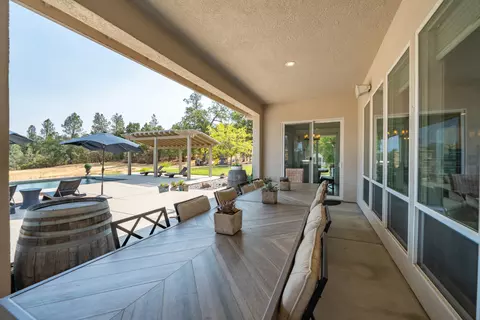 Exterior - 16107 Texas Springs Rd, Redding, CA 96001 photo 9 of 41