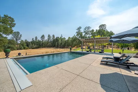 Exterior - 16107 Texas Springs Rd, Redding, CA 96001 photo 16 of 41