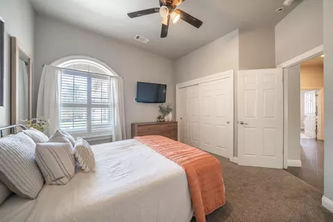 Bedroom - 16107 Texas Springs Rd, Redding, CA 96001 photo 2 of 7