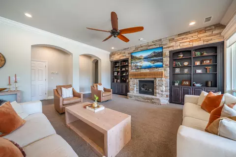 Living - 16107 Texas Springs Rd, Redding, CA 96001 photo 4 of 10
