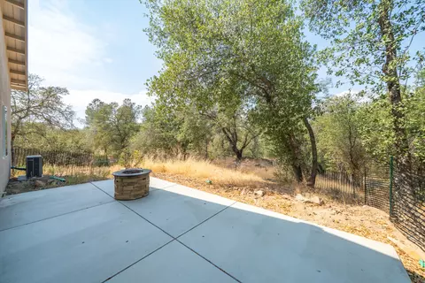 Exterior - 16107 Texas Springs Rd, Redding, CA 96001 photo 33 of 41