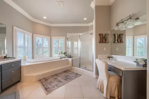 Bath - 16107 Texas Springs Rd, Redding, CA 96001 photo 6 of 7