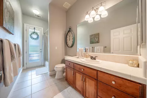 Bath - 16107 Texas Springs Rd, Redding, CA 96001 photo 3 of 7