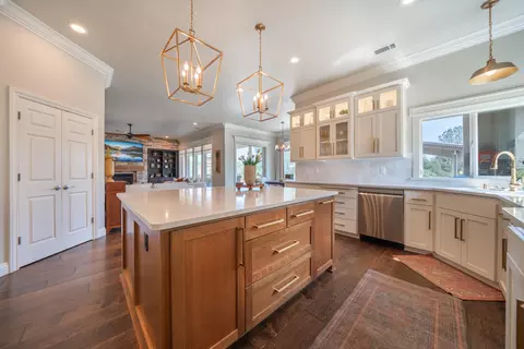 Kitchen - 16107 Texas Springs Rd, Redding, CA 96001 photo 8 of 15