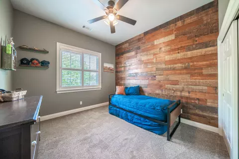 Bedroom - 16107 Texas Springs Rd, Redding, CA 96001 photo 3 of 7