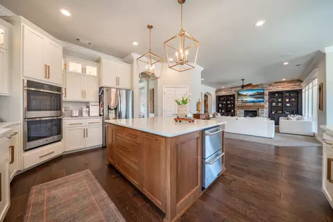 Kitchen - 16107 Texas Springs Rd, Redding, CA 96001 photo 9 of 15