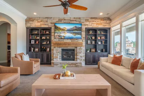 Living - 16107 Texas Springs Rd, Redding, CA 96001 photo 5 of 10