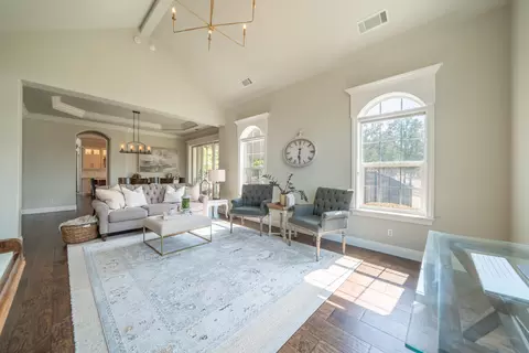 Living - 16107 Texas Springs Rd, Redding, CA 96001 photo 2 of 10