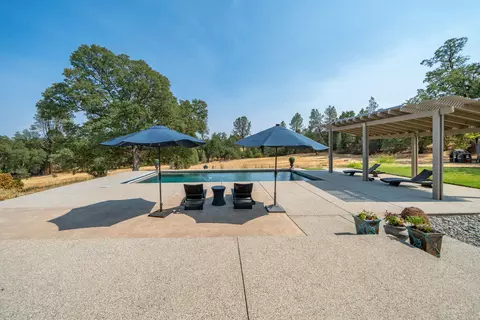 Exterior - 16107 Texas Springs Rd, Redding, CA 96001 photo 14 of 41