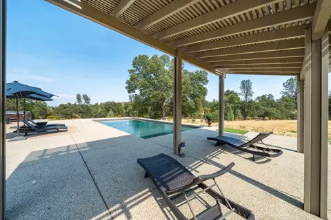 Exterior - 16107 Texas Springs Rd, Redding, CA 96001 photo 12 of 41