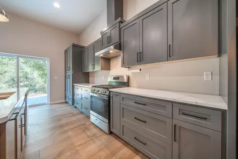 Kitchen - 16107 Texas Springs Rd, Redding, CA 96001 photo 14 of 15