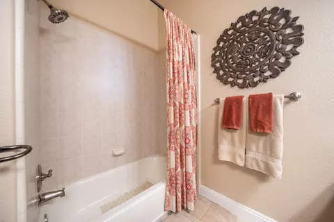 Bath - 16107 Texas Springs Rd, Redding, CA 96001 photo 2 of 7