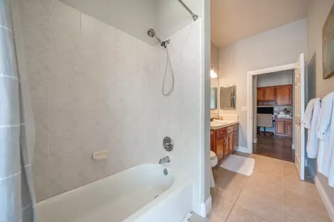 Bath - 16107 Texas Springs Rd, Redding, CA 96001 photo 4 of 7