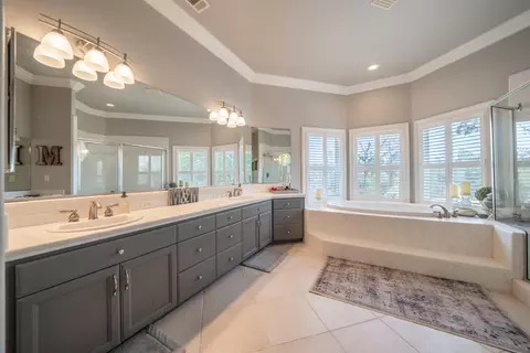 Bath - 16107 Texas Springs Rd, Redding, CA 96001 photo 5 of 7