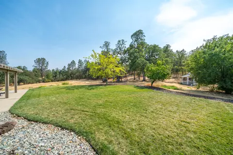 Exterior - 16107 Texas Springs Rd, Redding, CA 96001 photo 25 of 41