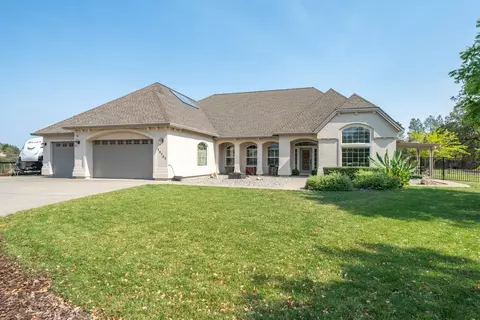 Exterior - 16107 Texas Springs Rd, Redding, CA 96001 photo 2 of 41