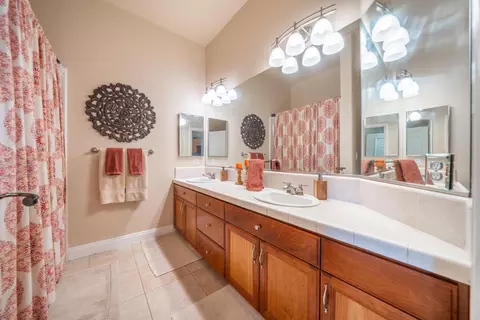 Bath - 16107 Texas Springs Rd, Redding, CA 96001 photo 1 of 7