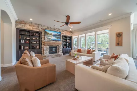 Living - 16107 Texas Springs Rd, Redding, CA 96001 photo 3 of 10