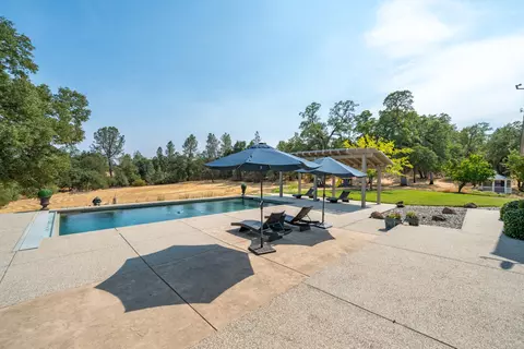 Exterior - 16107 Texas Springs Rd, Redding, CA 96001 photo 15 of 41