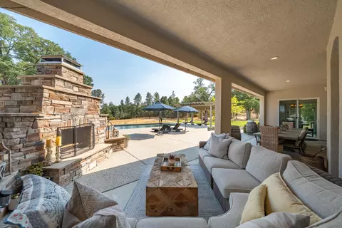 Exterior - 16107 Texas Springs Rd, Redding, CA 96001 photo 11 of 41