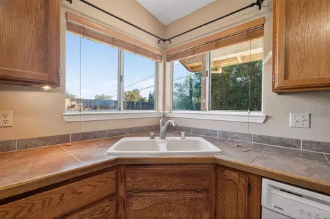 4982 Tralee Ln, Redding, CA 96001 photo 13