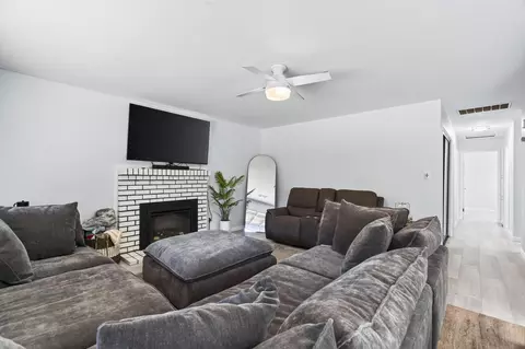Living - 810 Cascade Ave, Red Bluff, CA 96080 photo 2 of 3