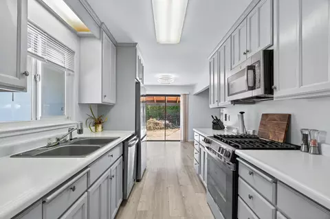 Kitchen - 810 Cascade Ave, Red Bluff, CA 96080 photo 3 of 3