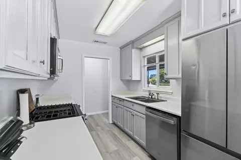 Kitchen - 810 Cascade Ave, Red Bluff, CA 96080 photo 2 of 3