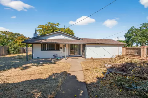Exterior - 810 Cascade Ave, Red Bluff, CA 96080 photo 5 of 8
