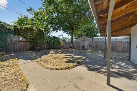 Exterior - 810 Cascade Ave, Red Bluff, CA 96080 photo 4 of 8