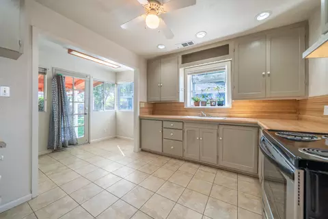 Kitchen - 2163 Grape Ave, Redding, CA 96001 photo 3 of 3