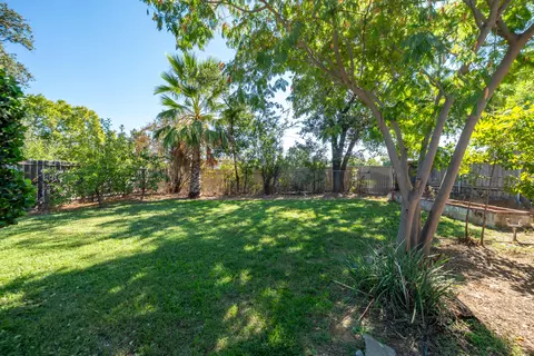 Exterior - 2163 Grape Ave, Redding, CA 96001 photo 7 of 17