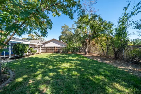 Exterior - 2163 Grape Ave, Redding, CA 96001 photo 11 of 17