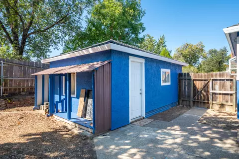 Exterior - 2163 Grape Ave, Redding, CA 96001 photo 5 of 17