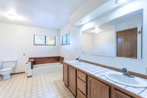 19935 Paso Robles Ave, Redding, CA 96003 photo 13