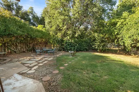 Exterior - 2854 Churn Ct, Redding, CA 96002 photo 8 of 10