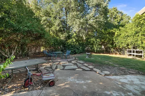 Exterior - 2854 Churn Ct, Redding, CA 96002 photo 9 of 10
