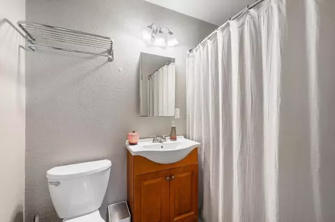 Bath - 2854 Churn Ct, Redding, CA 96002 photo 3 of 3