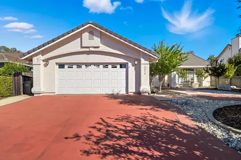 Exterior - 3570 Old Lantern Dr, Redding, CA 96003 photo 2 of 8