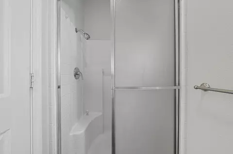 Bath - 3570 Old Lantern Dr, Redding, CA 96003 photo 1 of 3