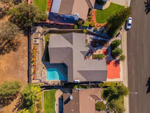 View/Area - 3570 Old Lantern Dr, Redding, CA 96003 photo 3 of 6
