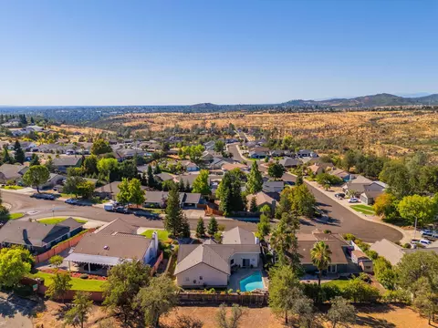 View/Area - 3570 Old Lantern Dr, Redding, CA 96003 photo 2 of 6
