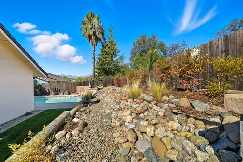 Exterior - 3570 Old Lantern Dr, Redding, CA 96003 photo 6 of 8