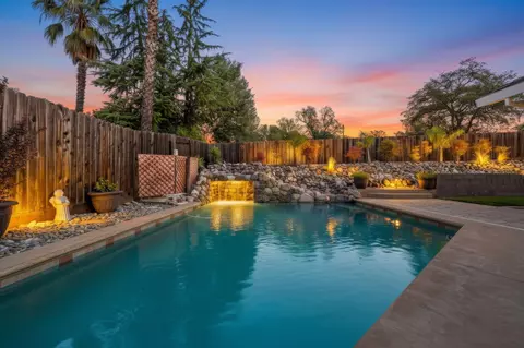 Exterior - 3570 Old Lantern Dr, Redding, CA 96003 photo 4 of 8