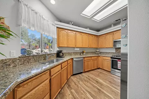 Kitchen - 3570 Old Lantern Dr, Redding, CA 96003 photo 1 of 3
