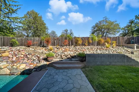 Exterior - 3570 Old Lantern Dr, Redding, CA 96003 photo 5 of 8