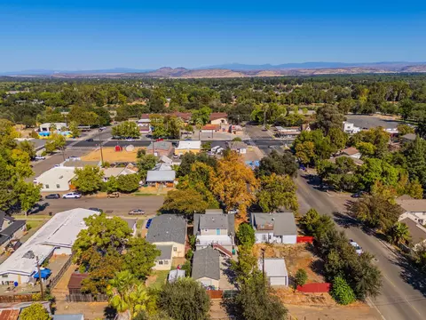 View/Area - 215 Washington St, Red Bluff, CA 96080 photo 2 of 2