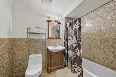 Bath - 215 Washington St, Red Bluff, CA 96080 photo 2 of 4