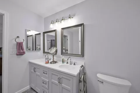 Bath - 6955 Yvonne Ct, Redding, CA 96001 photo 2 of 2